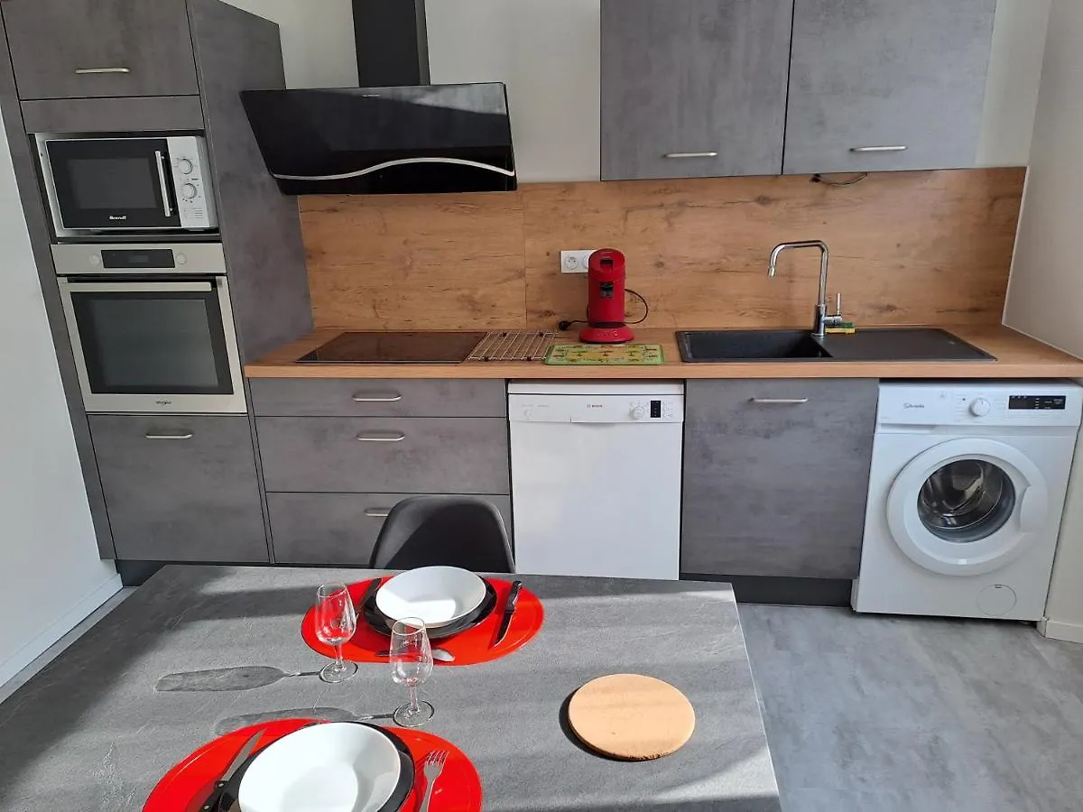Agreable T2 Classe 3 Etoiles, Refait A Neuf, Dans Quartier Calme Rodez 0*,  France